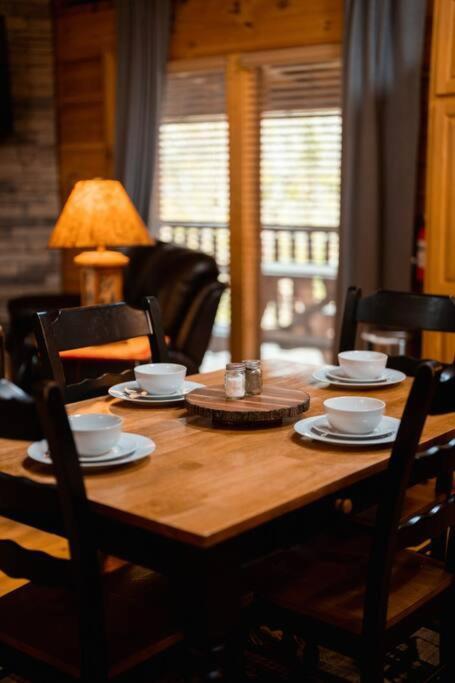 2-Bedroom Cabin With 2 Master Suites, Loft, Half-Bath And Hot Tub In A Serene Resort Setting Sevierville Ngoại thất bức ảnh