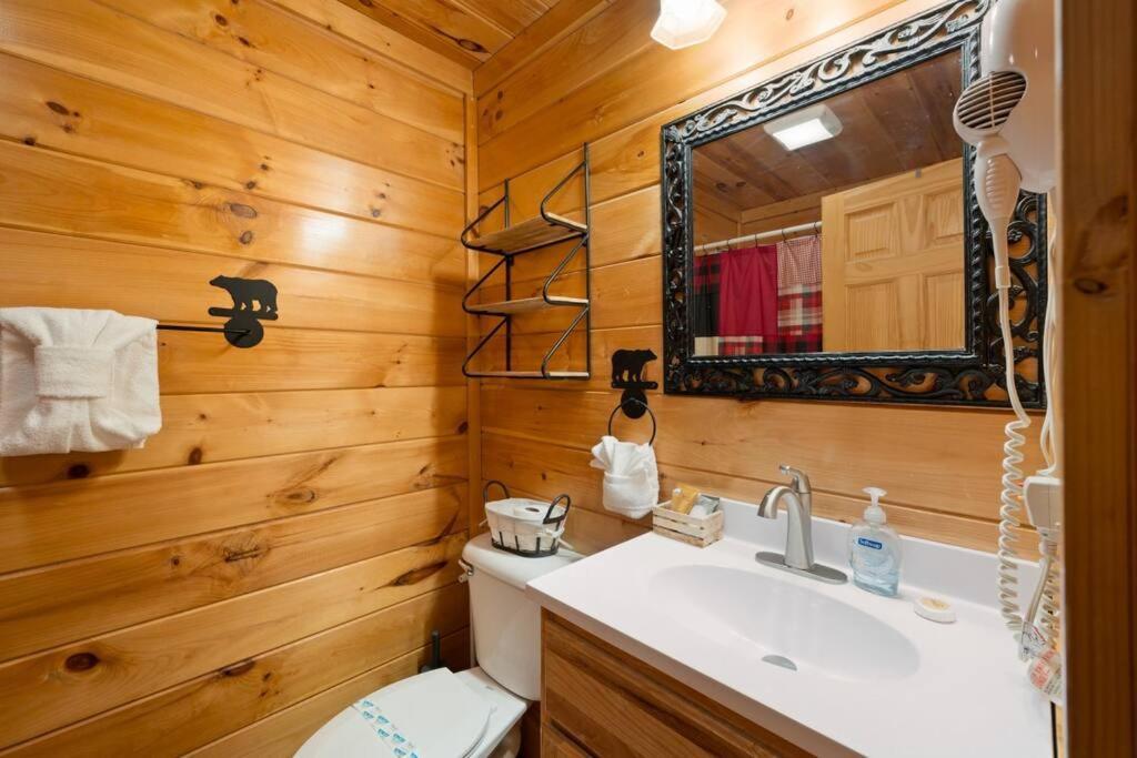 2-Bedroom Cabin With 2 Master Suites, Loft, Half-Bath And Hot Tub In A Serene Resort Setting Sevierville Ngoại thất bức ảnh